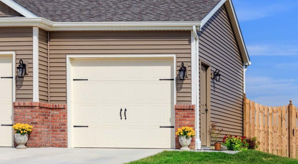 can vinyl doors be painted