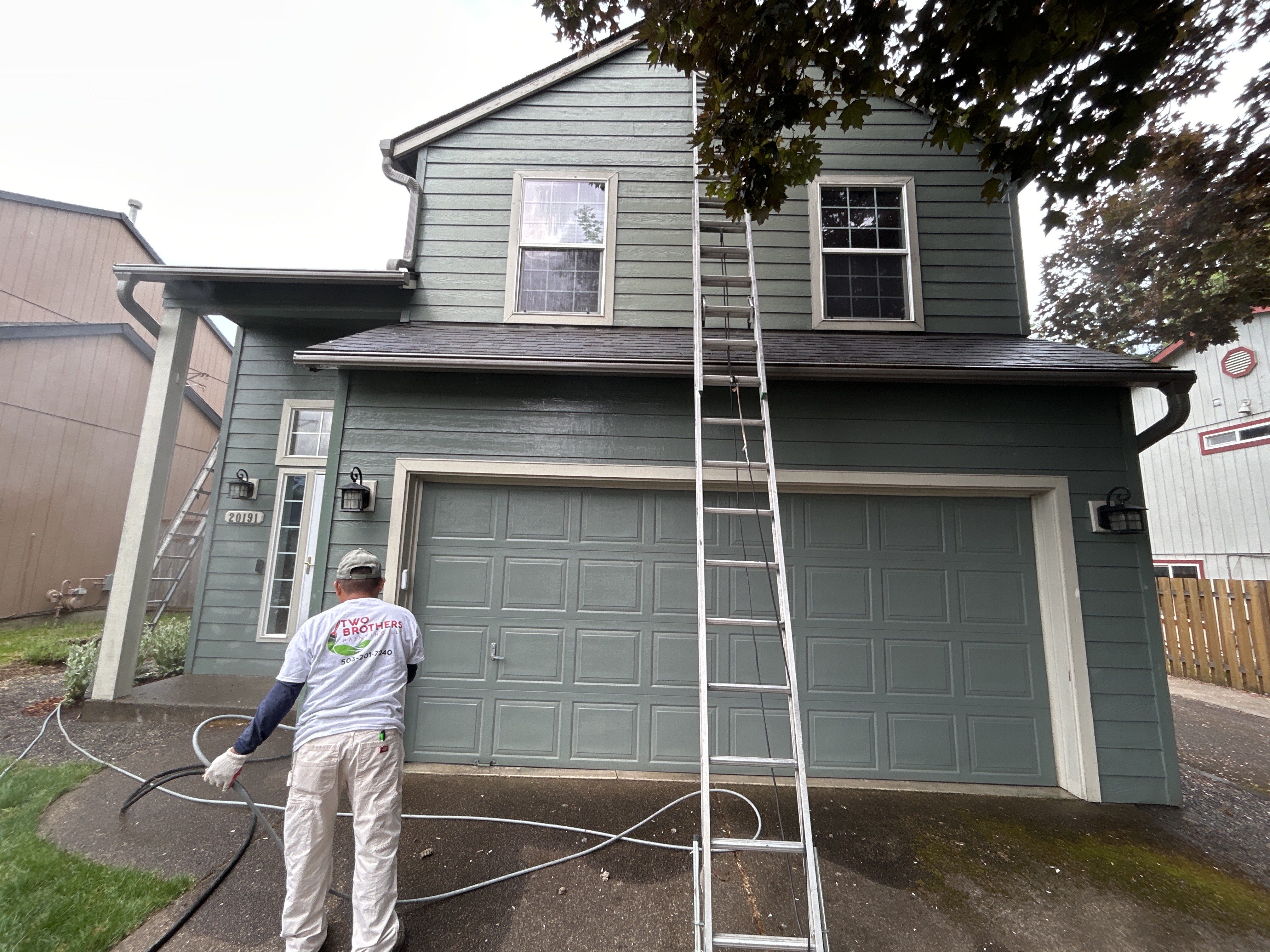 House wash crew van Aloha Oregon